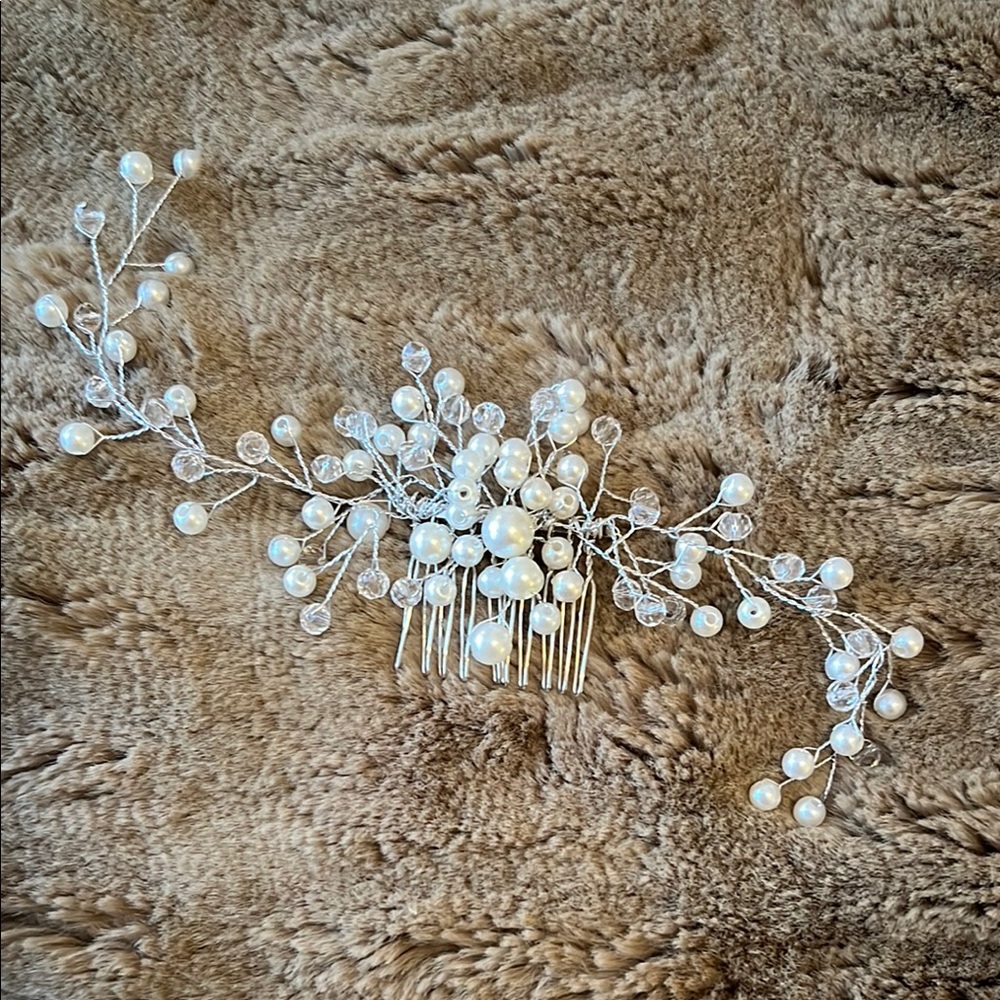 White and Silver Floral Hair Comb